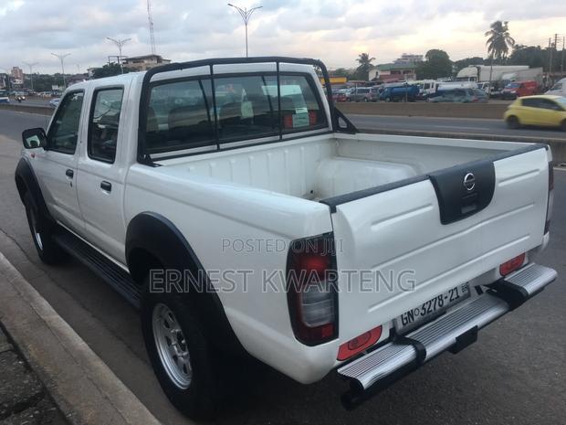 Nissan Hardbody 2021 White