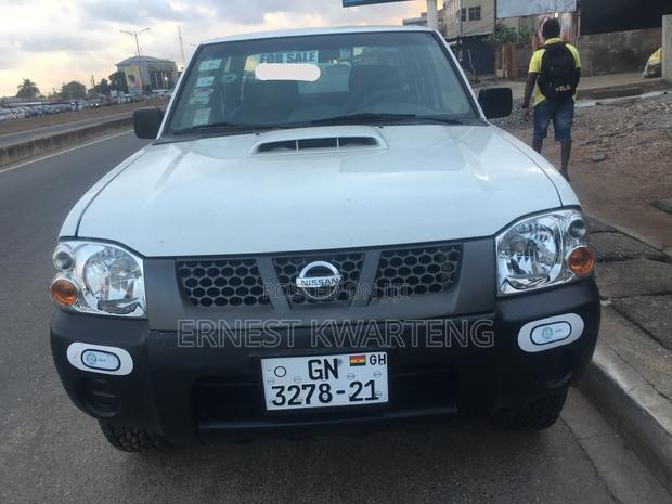 Nissan Hardbody 2021 White