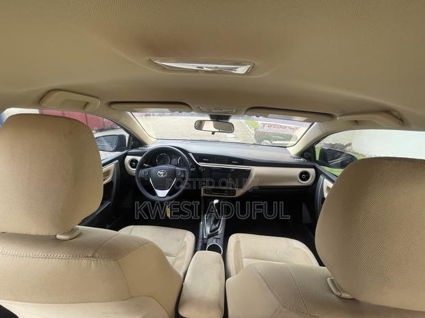 Toyota Corolla LE Eco (1.8L 4cyl 2A) 2018 Black