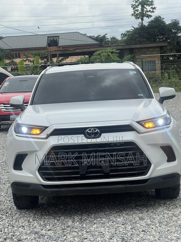 Toyota Highlander XLE AWD 2024 White