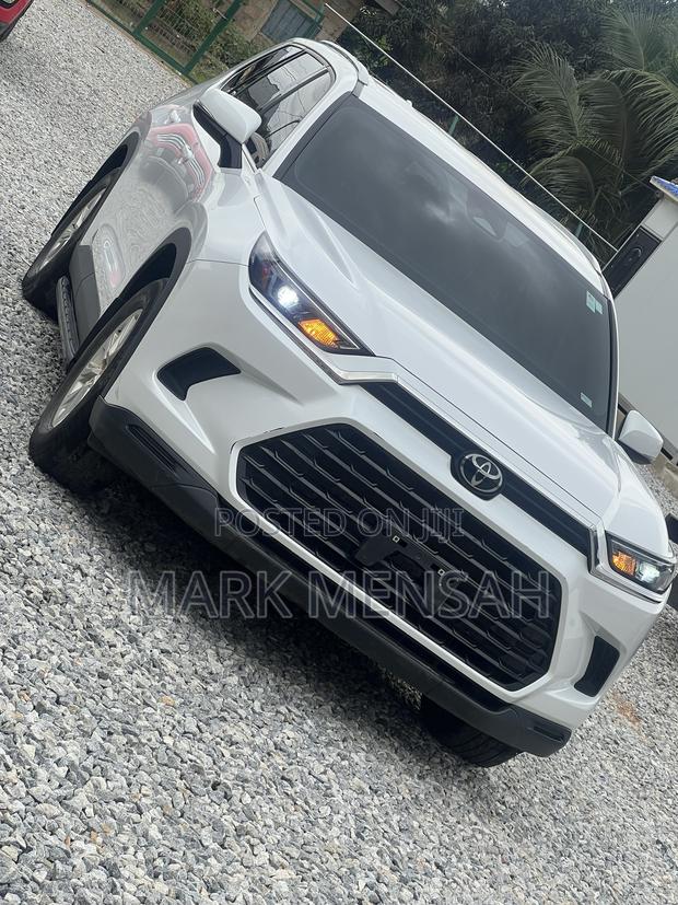Toyota Highlander XLE AWD 2024 White