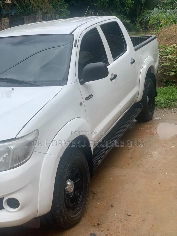 Toyota Hilux 2012 White