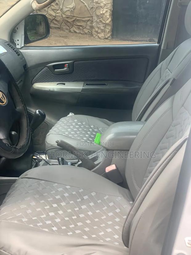 Toyota Hilux 2012 White