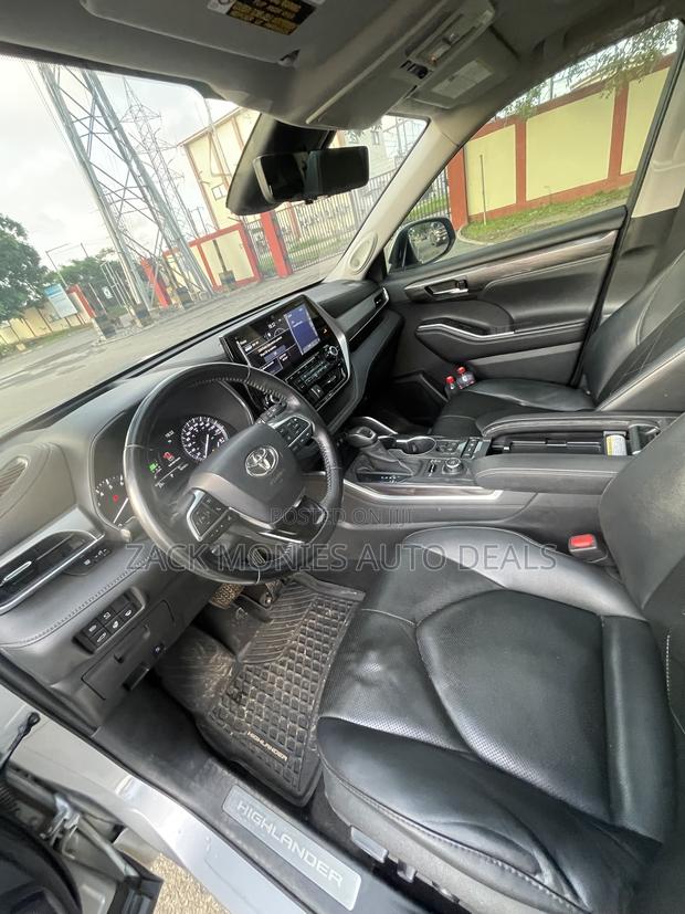 Toyota Highlander 2021 Silver