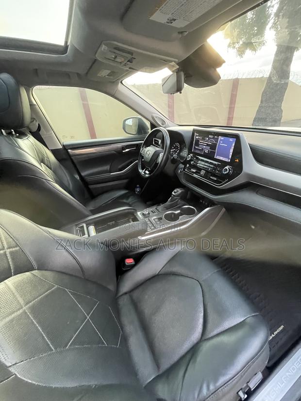 Toyota Highlander 2021 Silver