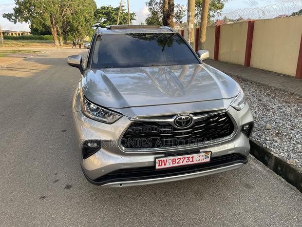 Toyota Highlander 2021 Silver