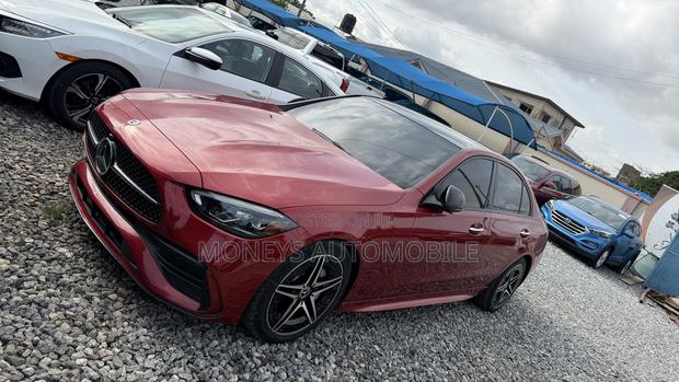 Mercedes-Benz C300 2023 Red
