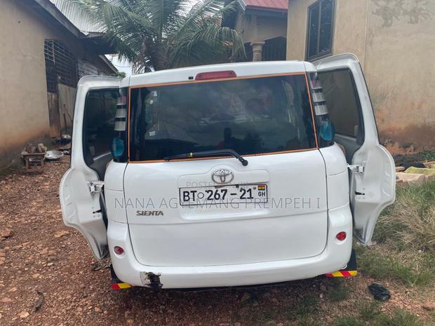 Toyota Sienta 1.5 FWD 2010 White