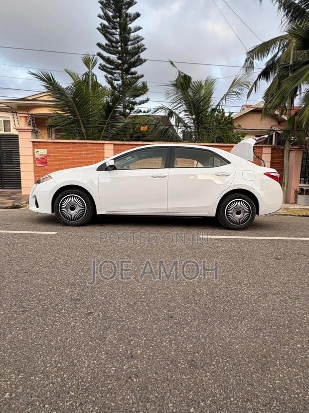 Toyota Corolla 2015 White