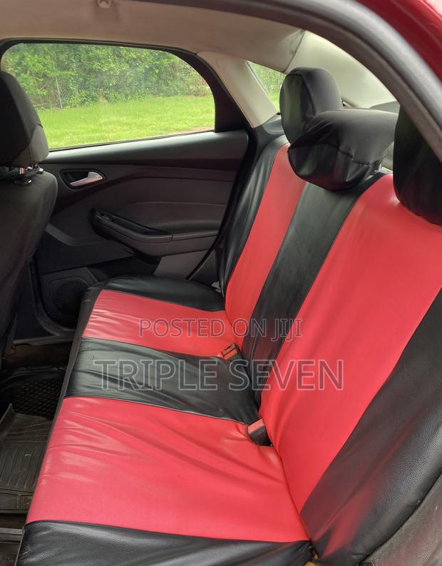 Ford Focus SE Sedan FWD (2.0L 4cyl 5M) 2013 Red
