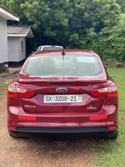 Ford Focus SE Sedan FWD (2.0L 4cyl 5M) 2013 Red for sale