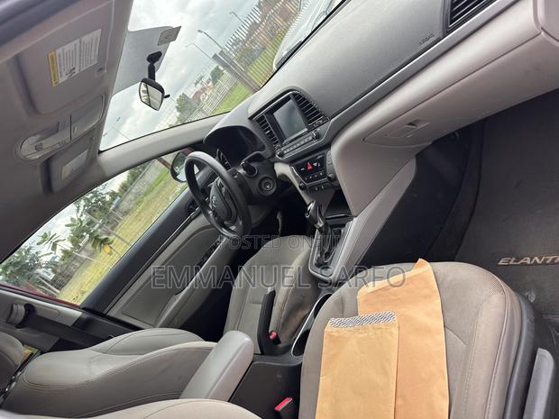 Hyundai Elantra ECO Sedan FWD (1.4L 4cyl 7A) 2017 Red