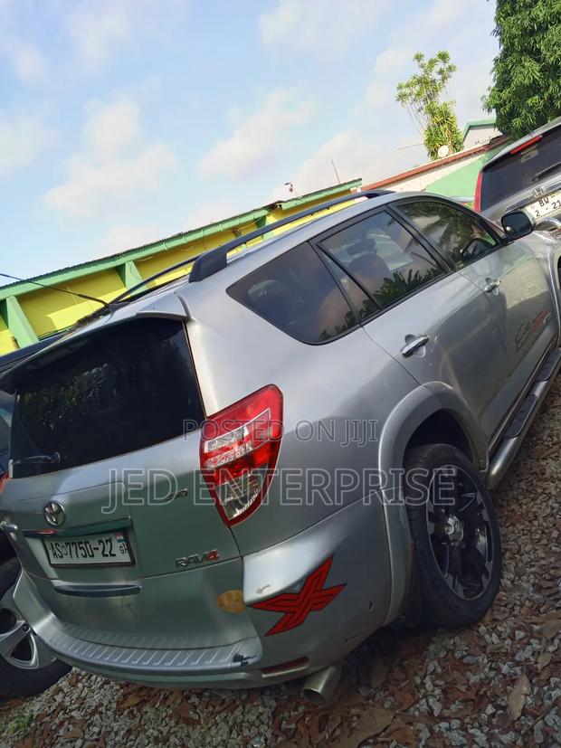 Toyota RAV4 2011 Silver