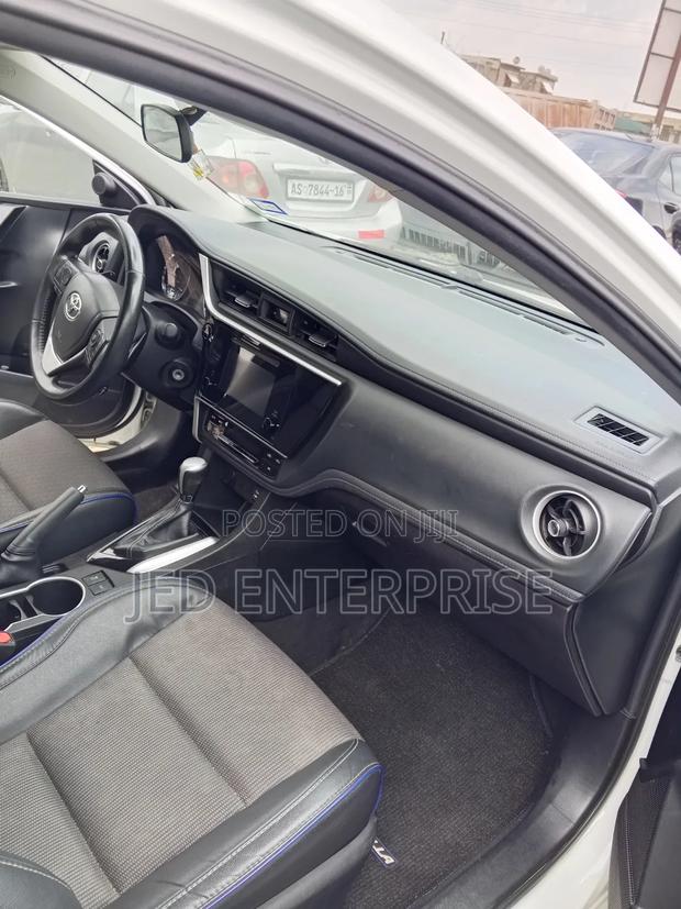 Toyota Corolla 2018 White