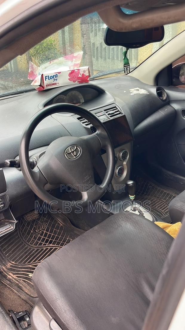 Toyota Yaris 2012 White