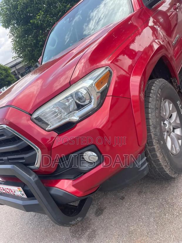 Toyota Tacoma 2022 Red
