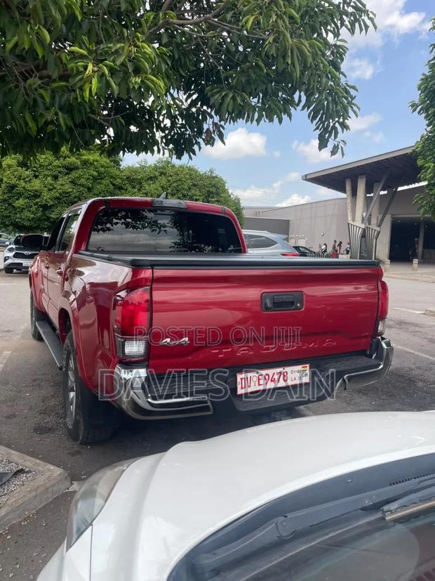 Toyota Tacoma 2022 Red
