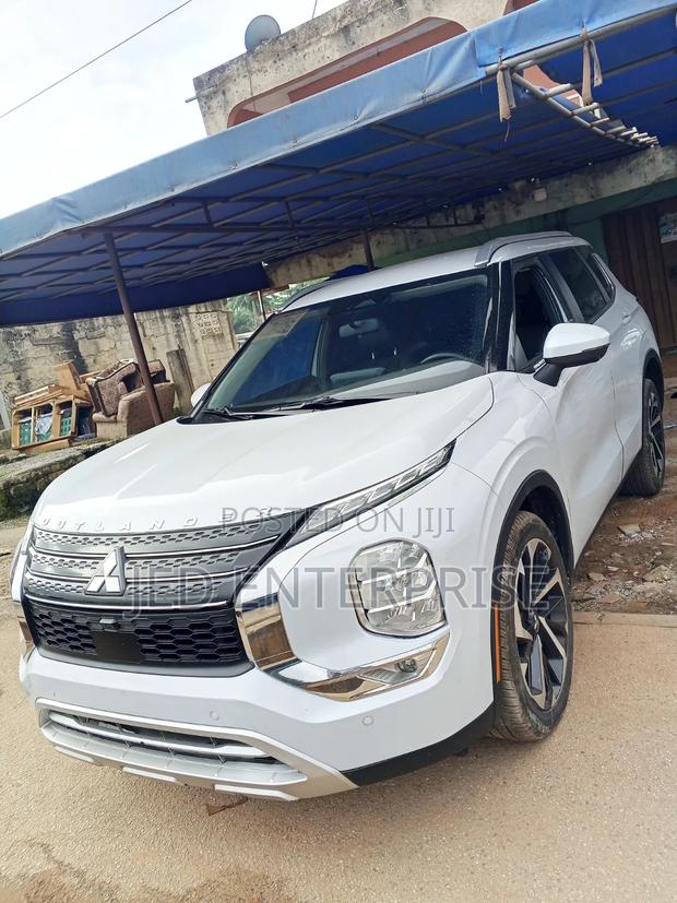 Mitsubishi Outlander 2024 Pearl