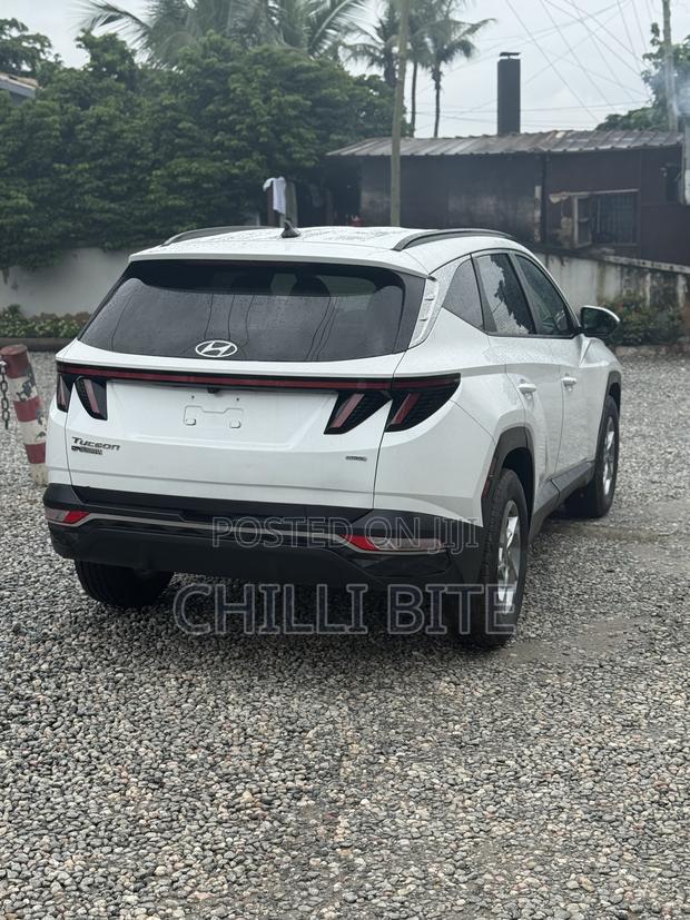 Hyundai Tucson SE 2022 White