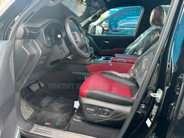 Toyota Land Cruiser 2025 Black