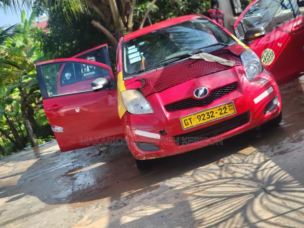 Toyota Vitz 2010 Red