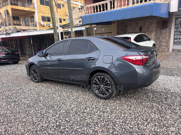 Toyota Corolla 2016 Gray