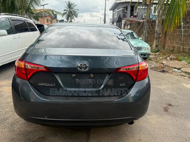 Toyota Corolla 2017 Gray
