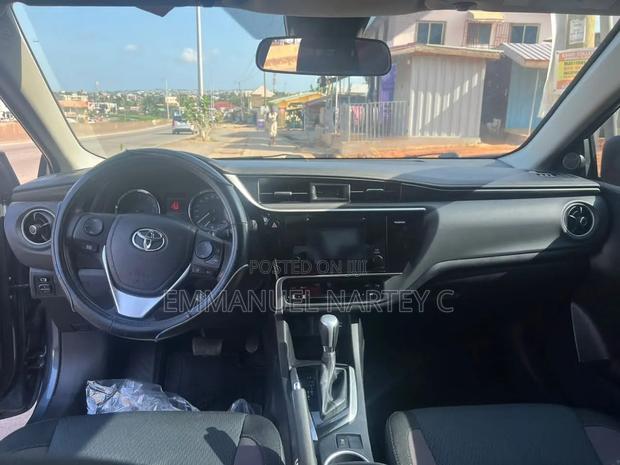 Toyota Corolla 2017 Gray