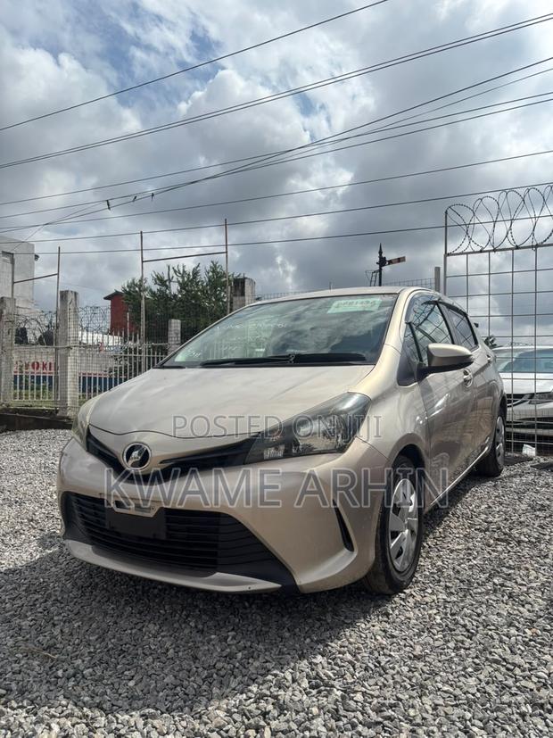 Toyota Vitz 1.3 AWD 5dr 2014 Gold