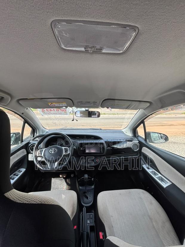 Toyota Vitz 1.3 AWD 5dr 2014 Gold