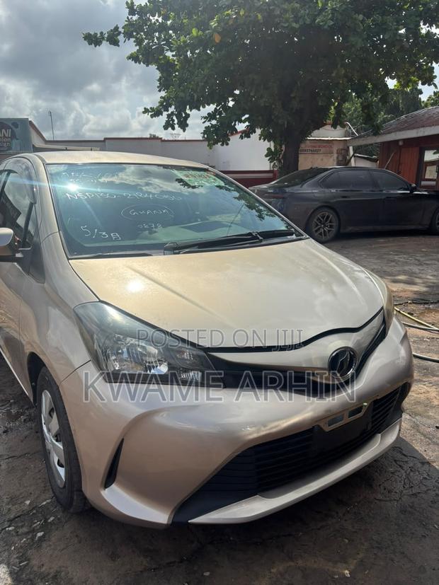 Toyota Vitz 1.3 AWD 5dr 2014 Gold