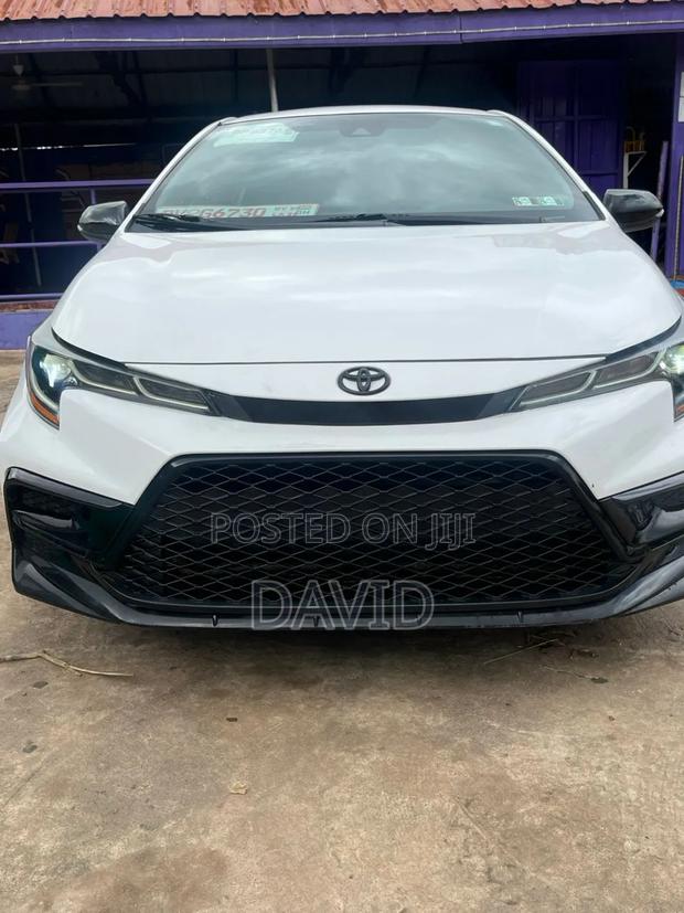 Toyota Corolla SE 2022 White