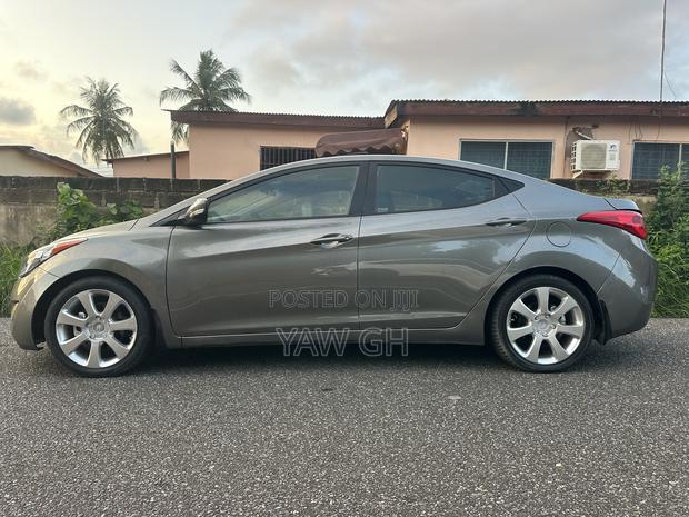 Hyundai Elantra Limited Sedan FWD (1.8L 4cyl 6A) 2013 Gray