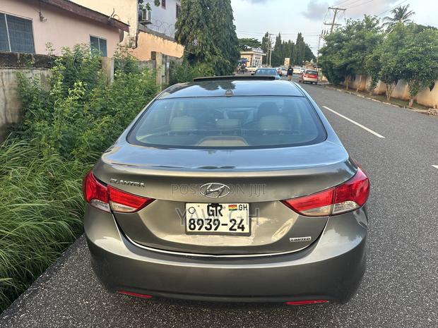 Hyundai Elantra Limited Sedan FWD (1.8L 4cyl 6A) 2013 Gray