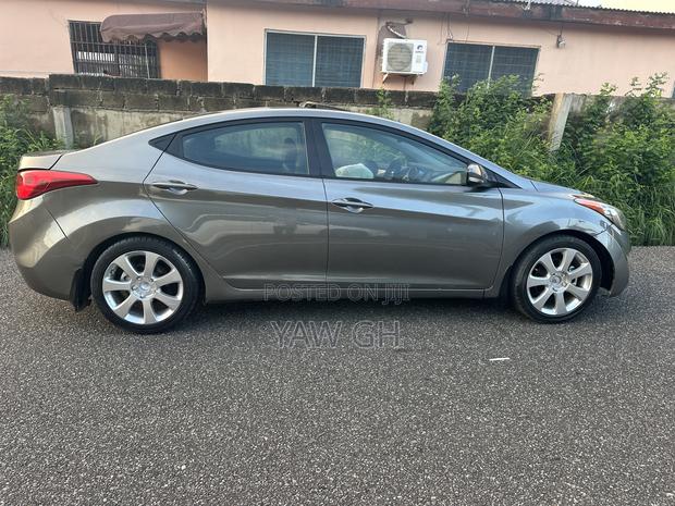Hyundai Elantra Limited Sedan FWD (1.8L 4cyl 6A) 2013 Gray