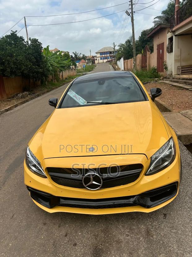 Mercedes-Benz C300 Base 4Matic Coupe AWD (2.0L 4cyl 7A) 2017 Yellow