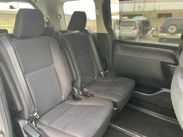 Toyota Voxy V 2WD 7-Seater 2015 Silver