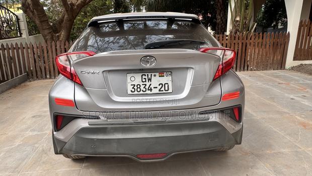 Toyota C-HR XLE FWD Sport Utility (2.0L 4cyl 2AM) 2018 Gray