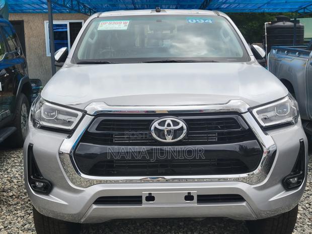 New Toyota Hilux 2025 Silver