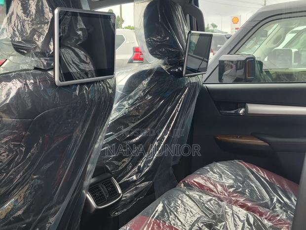 New Toyota Hilux 2025 Silver