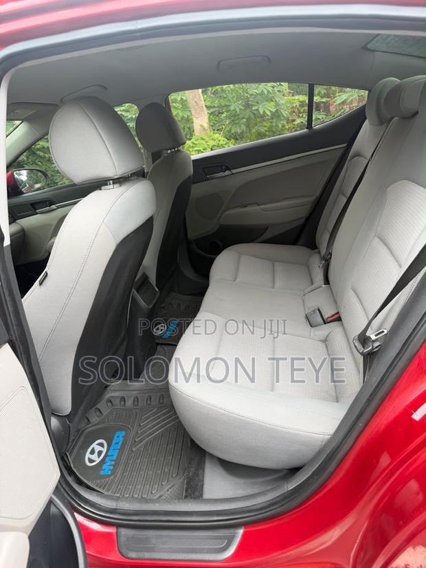 Hyundai Elantra Value Edition Sedan FWD (2.0L 4cyl 6A) 2017 Red