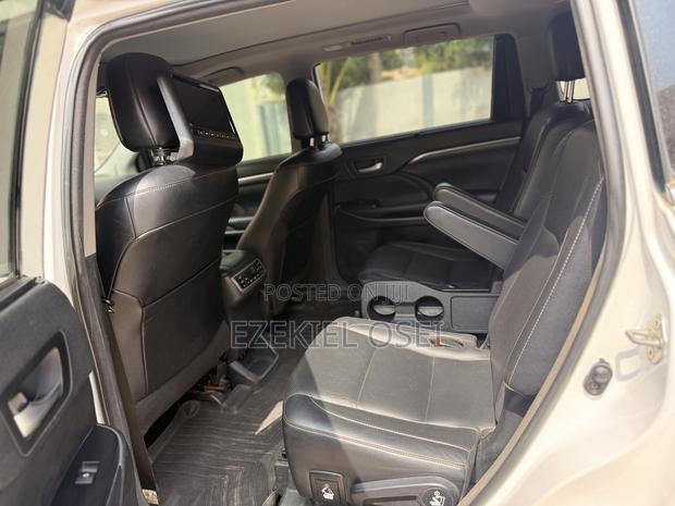 Toyota Highlander Limited 2019 White