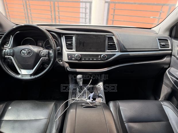 Toyota Highlander Limited 2019 White