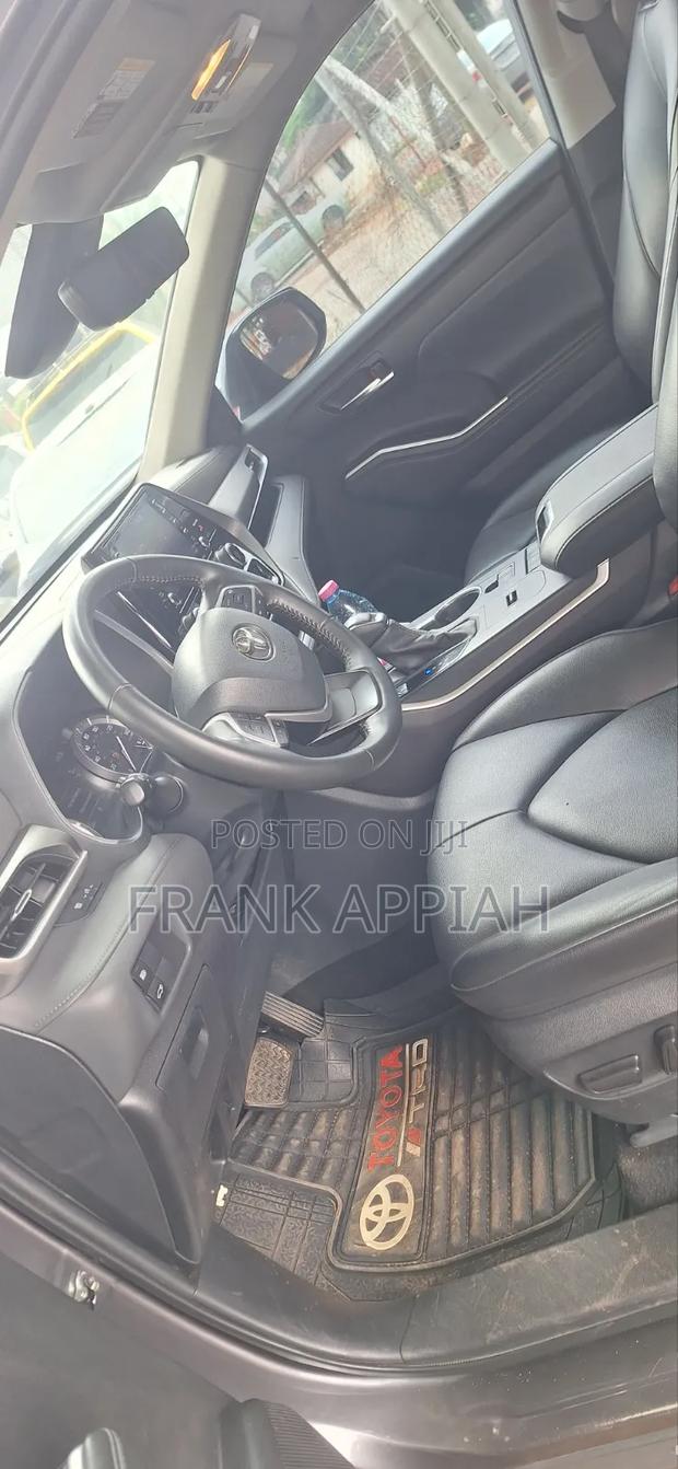 Toyota Highlander 2023 Gray