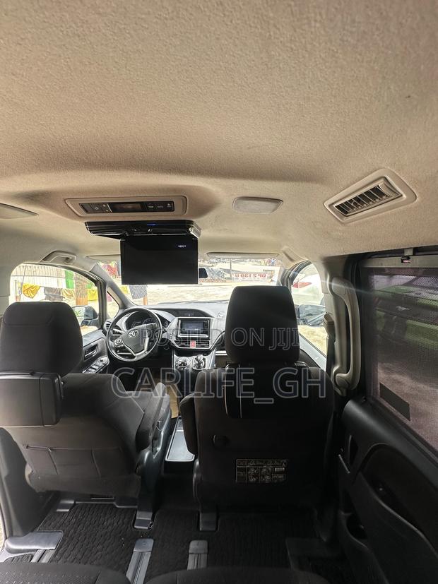 Toyota Noah 1.8 FWD Hybrid (7 seater) 2015 Black
