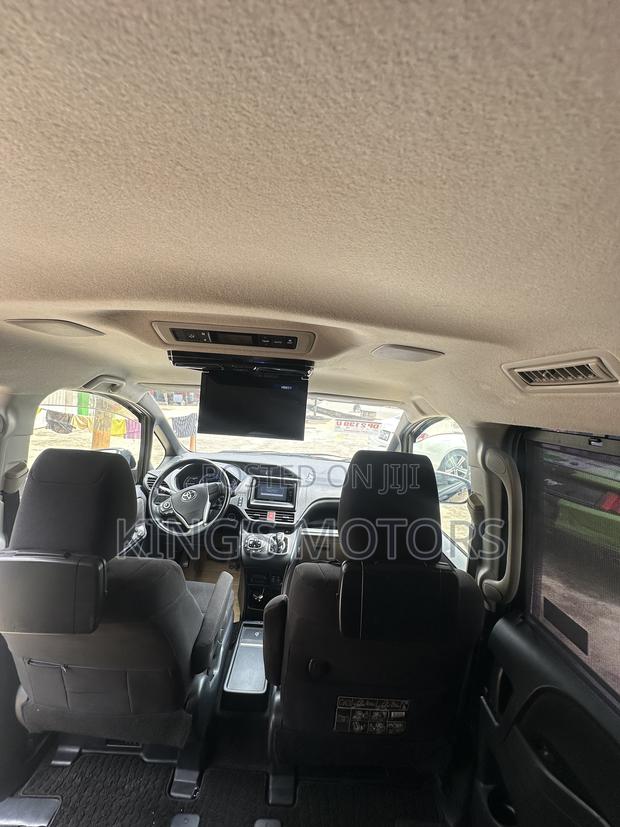 Toyota Noah 1.8 FWD Hybrid (7 seater) 2015 Black