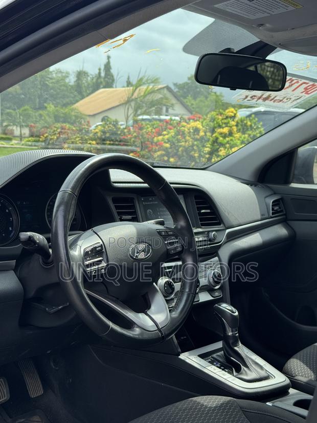 Hyundai Elantra SE 2020 Black