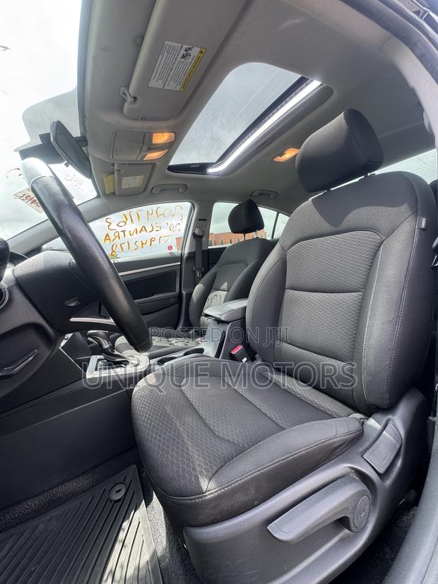 Hyundai Elantra SE 2020 Black