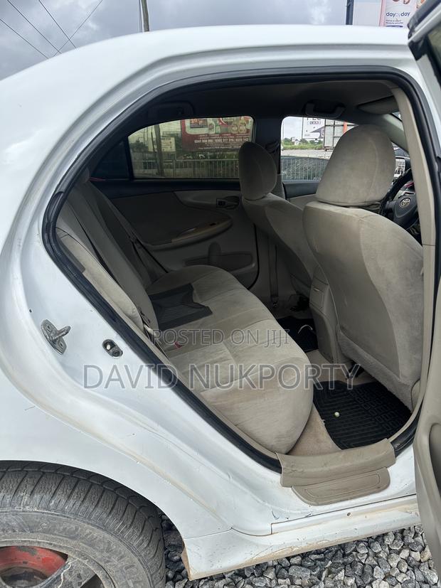 Toyota Corolla 2010 White