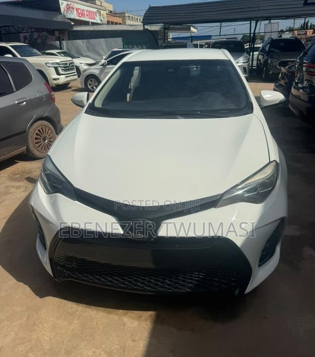 Toyota Corolla SE (1.8L 4cyl 6M) 2018 White